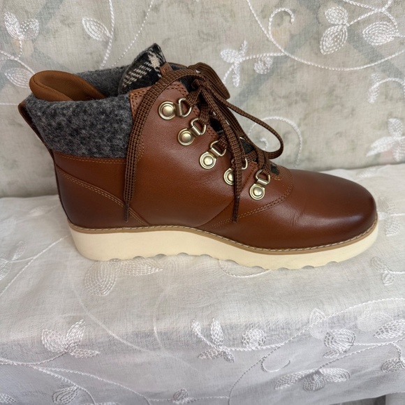 Cole Haan Nantucket Rugged Waterproof Hiker Brown leather ankle Boots Sz snug 6 - Picture 6 of 13